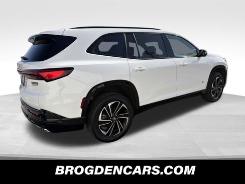 Used 2025 Buick Enclave Sport Touring FWD image 3