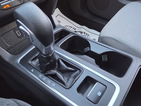 Used 2019 Ford Escape SE image 25