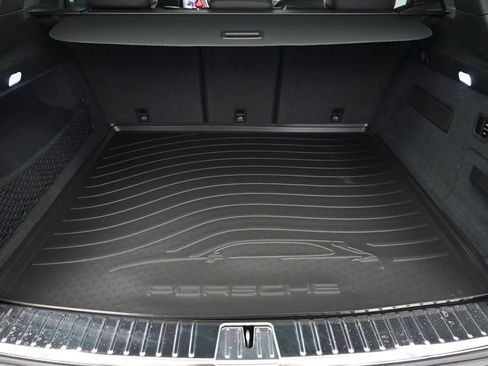 Certified 2026 Porsche Cayenne AWD/4WD image 31