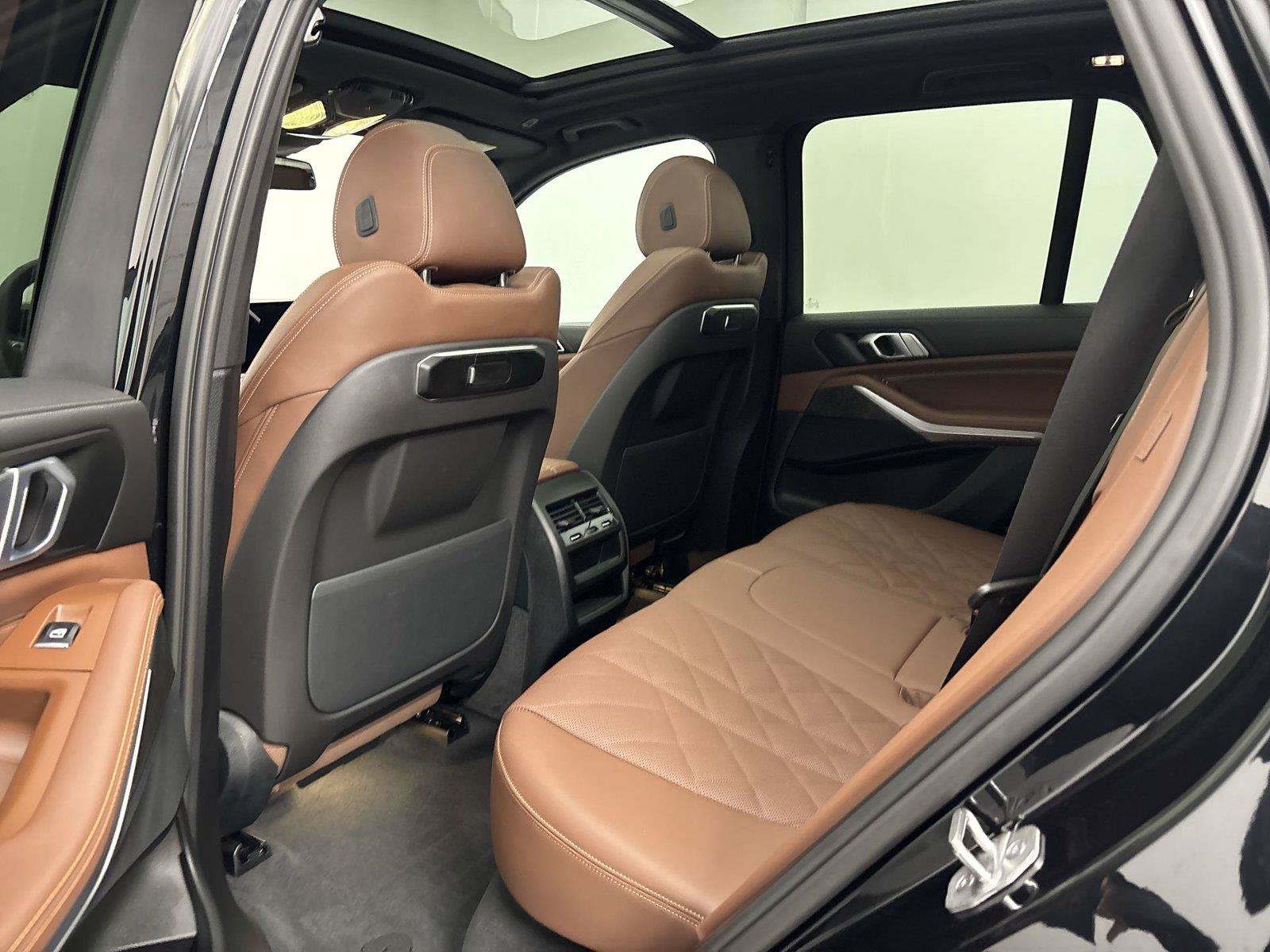 Used 2024 BMW X5 xDrive40i w/ Parking Assistance Package AWD/4WD image 29