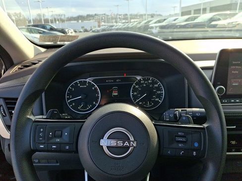 Used 2023 Nissan Rogue SV image 18