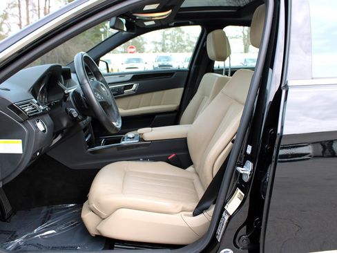 Used 2011 Mercedes-Benz E 550 4MATIC Sedan image 14