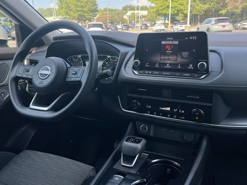 Certified 2023 Nissan Rogue SV FWD image 4