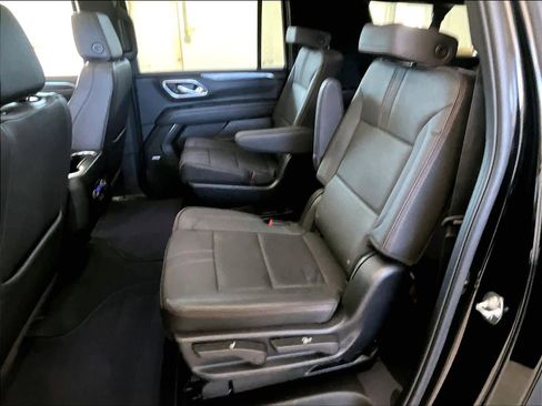 Used 2024 Chevrolet Suburban RST w/ Luxury Package image 15