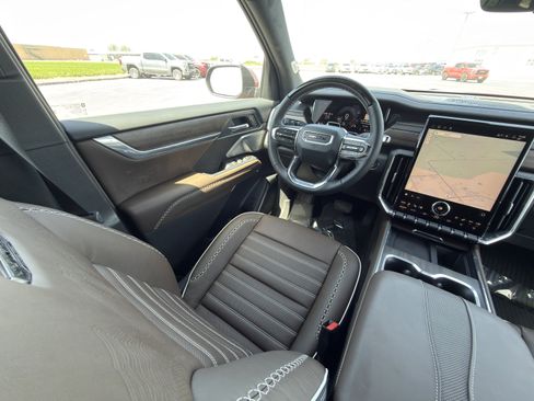 New 2026 GMC Acadia Denali Ultimate w/ LPO, Floor Liner Package AWD/4WD image 18