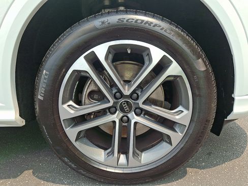 Certified 2025 Audi Q5 Premium w/ Convenience Package AWD/4WD image 8