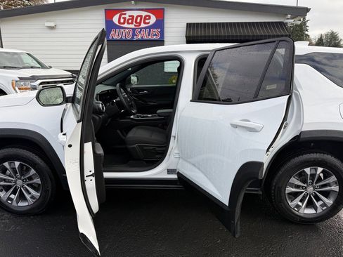 Used 2025 Chevrolet Equinox LT image 18