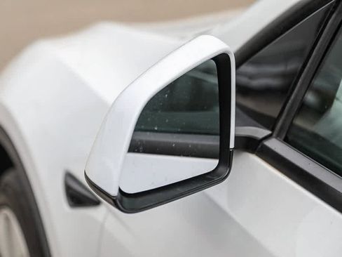 Used 2020 Tesla Model Y Long Range image 18