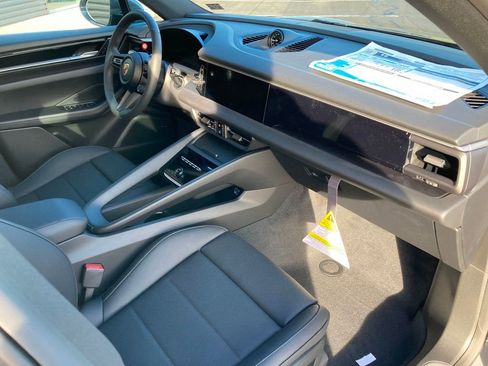 Used 2025 Porsche Macan 4S Electric image 32