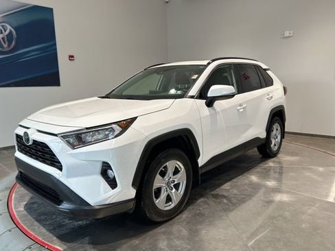 Used 2019 Toyota RAV4 XLE AWD/4WD image 2