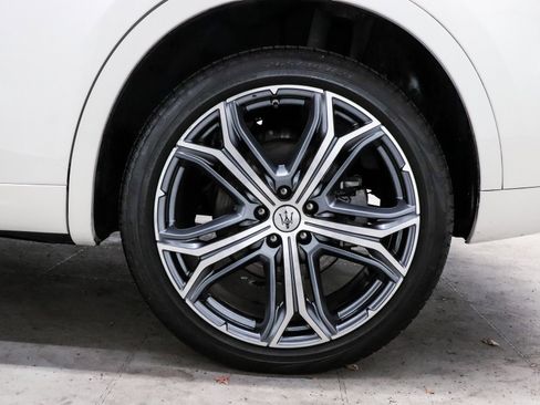 Used 2023 Maserati Levante GT image 9