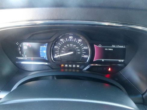 Used 2016 Lincoln Navigator Select RWD image 21