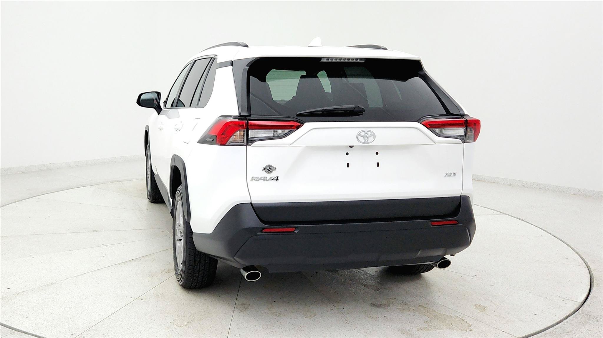 Used 2025 Toyota RAV4 XLE FWD image 4