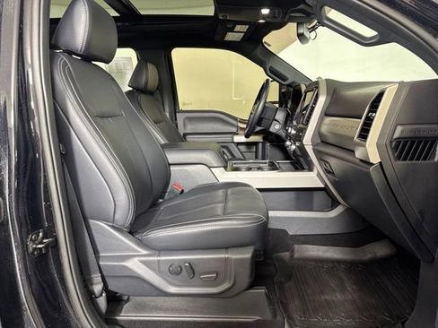 Certified 2022 Ford F250 Lariat w/ Black Appearance Package AWD/4WD image 4