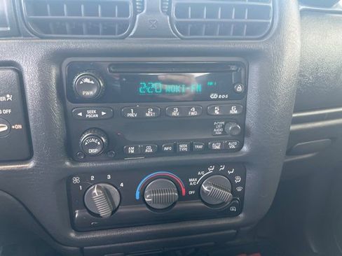 Used 2003 Chevrolet S10 Pickup LS w/ Convenience Package RWD image 11