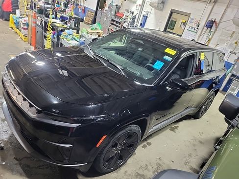 Used 2024 Jeep Wagoneer Launch Edition image 2