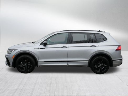 Used 2023 Volkswagen Tiguan SE R-Line AWD/4WD image 4