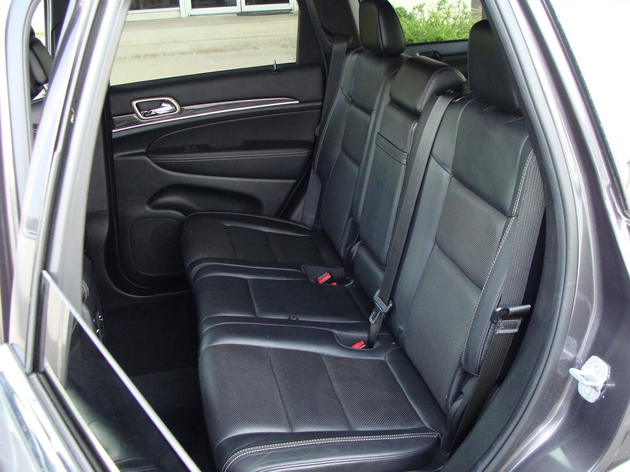 Used 2014 Jeep Grand Cherokee Overland AWD/4WD image 8