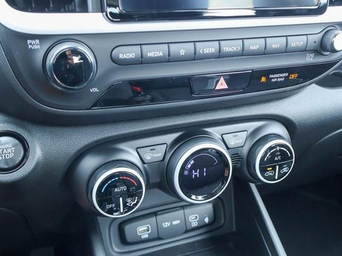 New 2025 Hyundai Venue Limited image 18