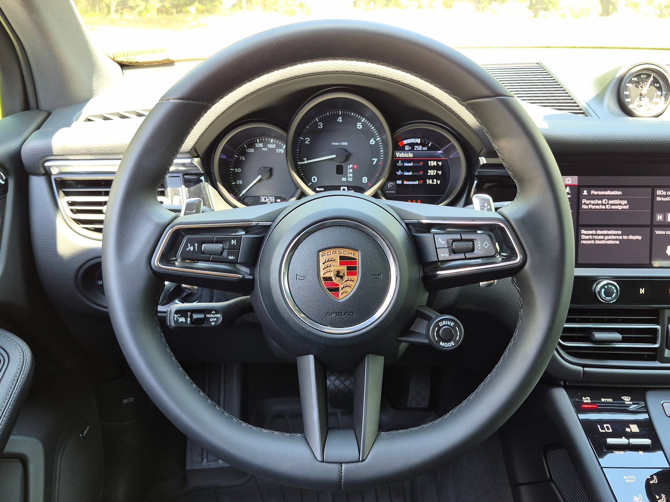 Certified 2026 Porsche Macan AWD/4WD image 8