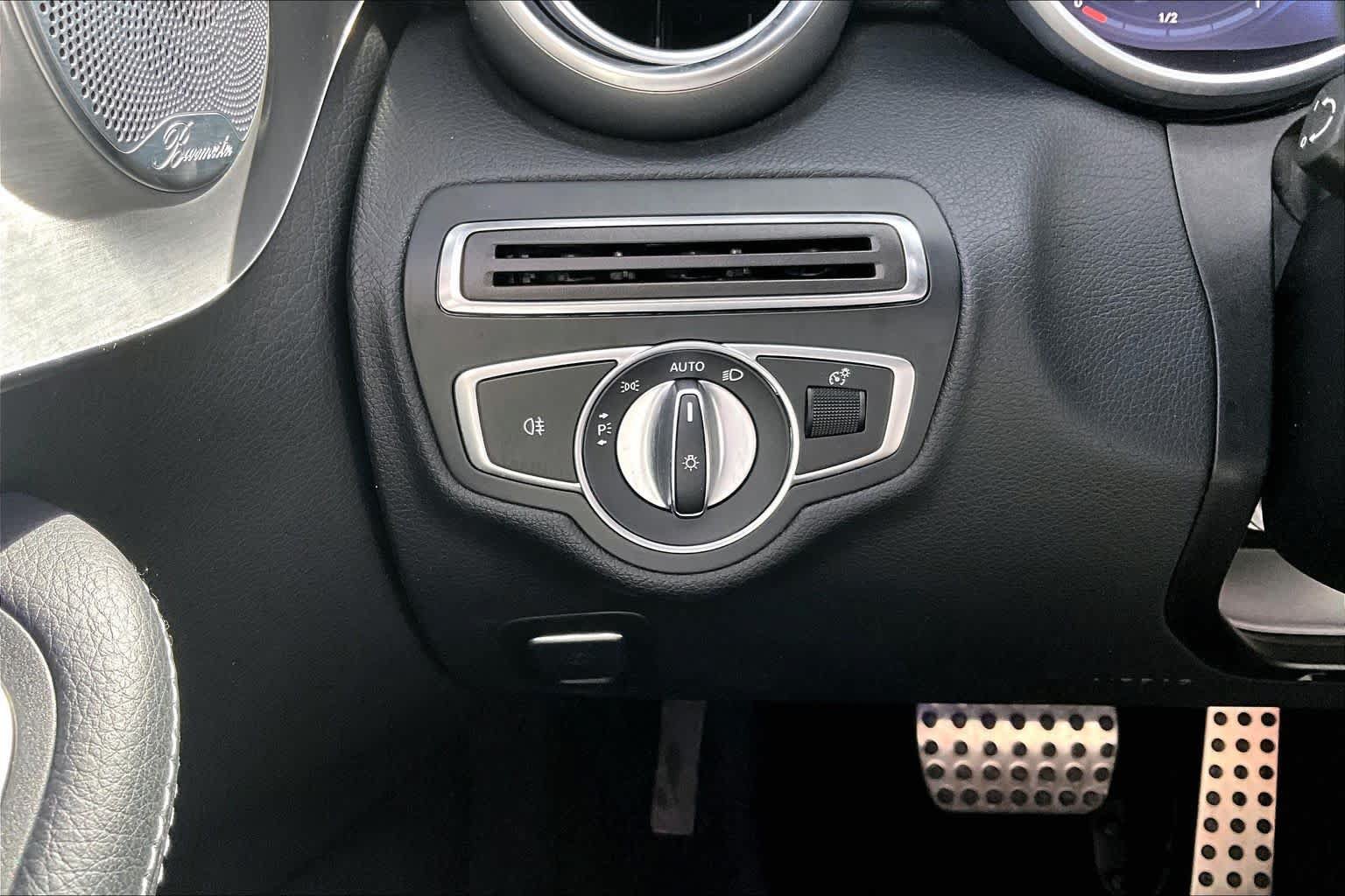 Used 2019 Mercedes-Benz C 300 4MATIC Cabriolet image 30