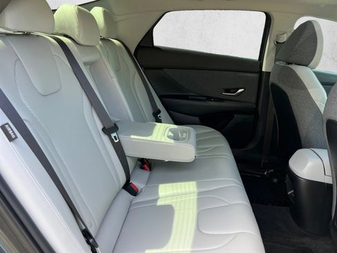 Used 2025 Hyundai Elantra Limited FWD image 25