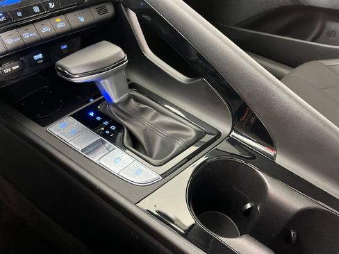 Used 2025 Hyundai Elantra SEL FWD image 31