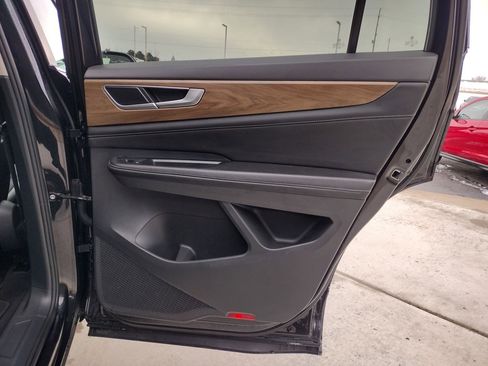 Used 2024 Volkswagen Atlas SE image 24