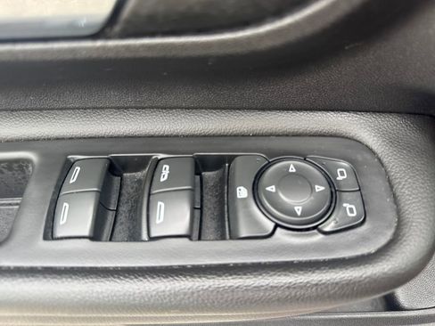 Used 2023 GMC Terrain SLE w/ Driver Convenience Package image 17