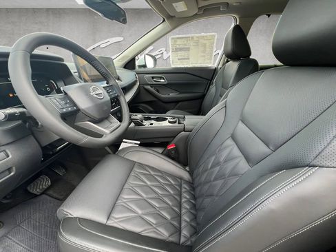 New 2026 Nissan Rogue Platinum image 19