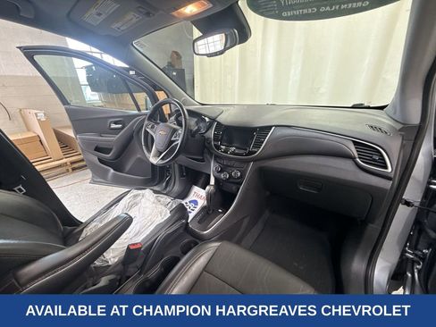 Used 2020 Chevrolet Trax LT w/ LT Convenience Package FWD image 37