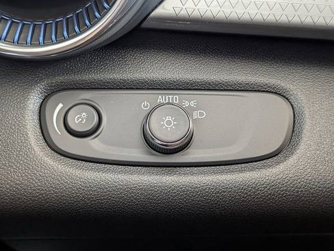 New 2026 Chevrolet Trax LT w/ Midnight Edition FWD image 24