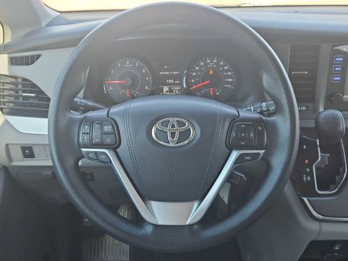 Used 2017 Toyota Sienna LE image 11