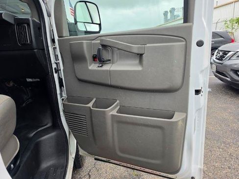 Used 2018 GMC Savana 2500 RWD image 21