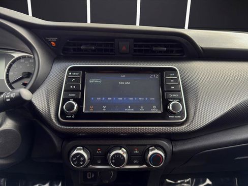 Used 2020 Nissan Kicks S image 18