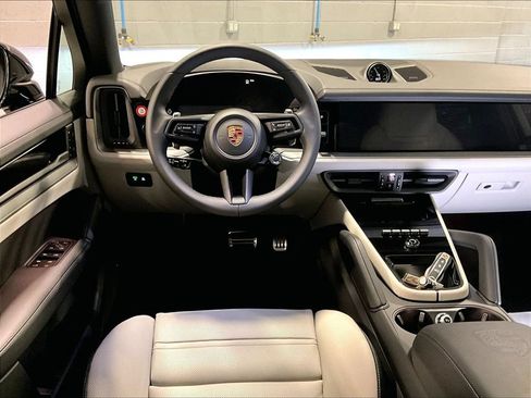 Used 2026 Porsche Cayenne E-Hybrid Coupe AWD/4WD image 18