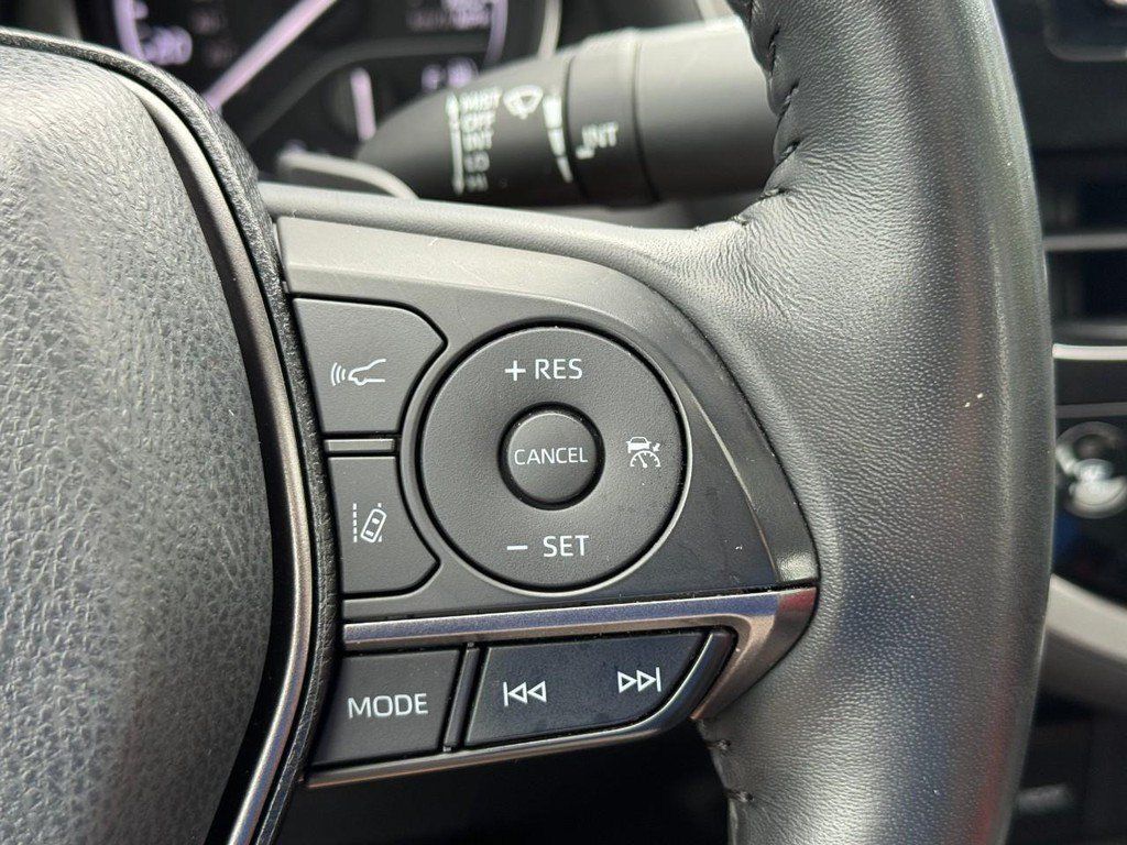Used 2022 Toyota Camry SE w/ Cold Weather Package FWD image 25