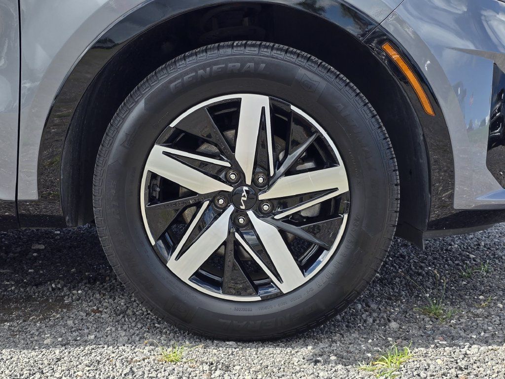 Used 2023 Kia Sorento S w/ Panoramic Sunroof Package FWD image 11