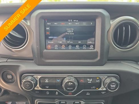 Used 2023 Jeep Gladiator Sport AWD/4WD image 17