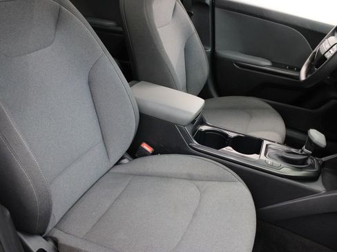 Used 2025 Kia K4 FWD image 22