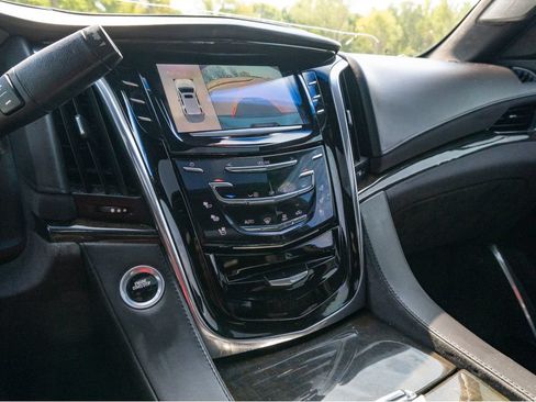Used 2016 Cadillac Escalade Platinum RWD image 29