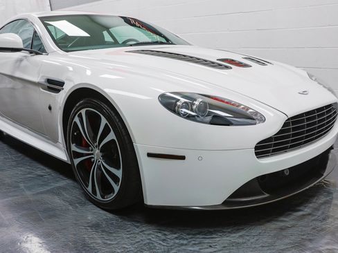 Used 2011 Aston Martin V12 Vantage Coupe image 36