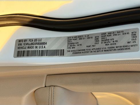 Used 2024 Jeep Grand Cherokee L Limited w/ Black Appearance Package image 43