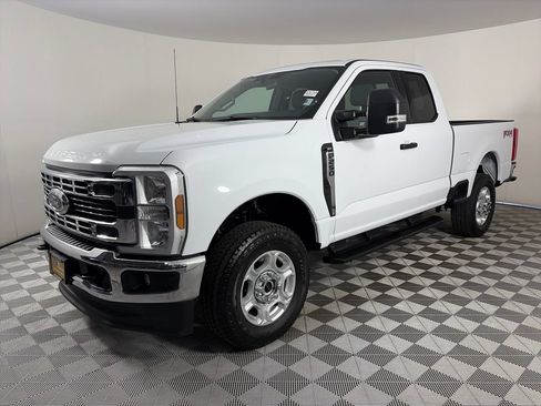 Certified 2026 Ford F250 XLT w/ FX4 Off-Road Package AWD/4WD image 3