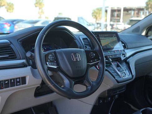 Used 2023 Honda Odyssey Touring image 2