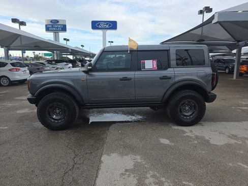 Used 2025 Ford Bronco Badlands image 2