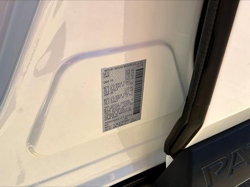 Used 2025 Nissan Pathfinder S image 33