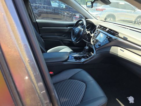 Used 2020 Toyota Camry SE FWD image 10