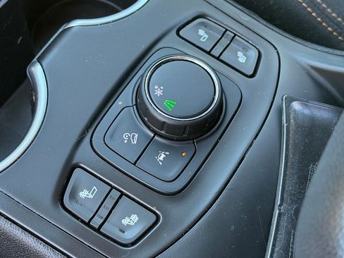 Used 2020 GMC Terrain SLE w/ Driver Convenience Package FWD image 22