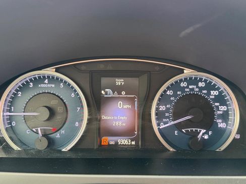 Used 2016 Toyota Camry image 30